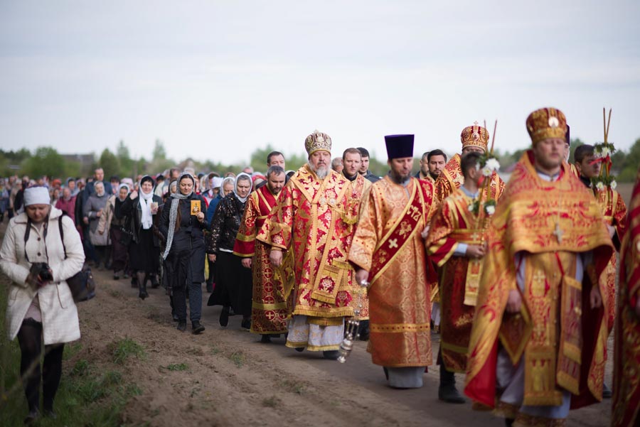 На территории бывшего Макарьевского монастыря состоялся Крестный ход и Божественная литургия