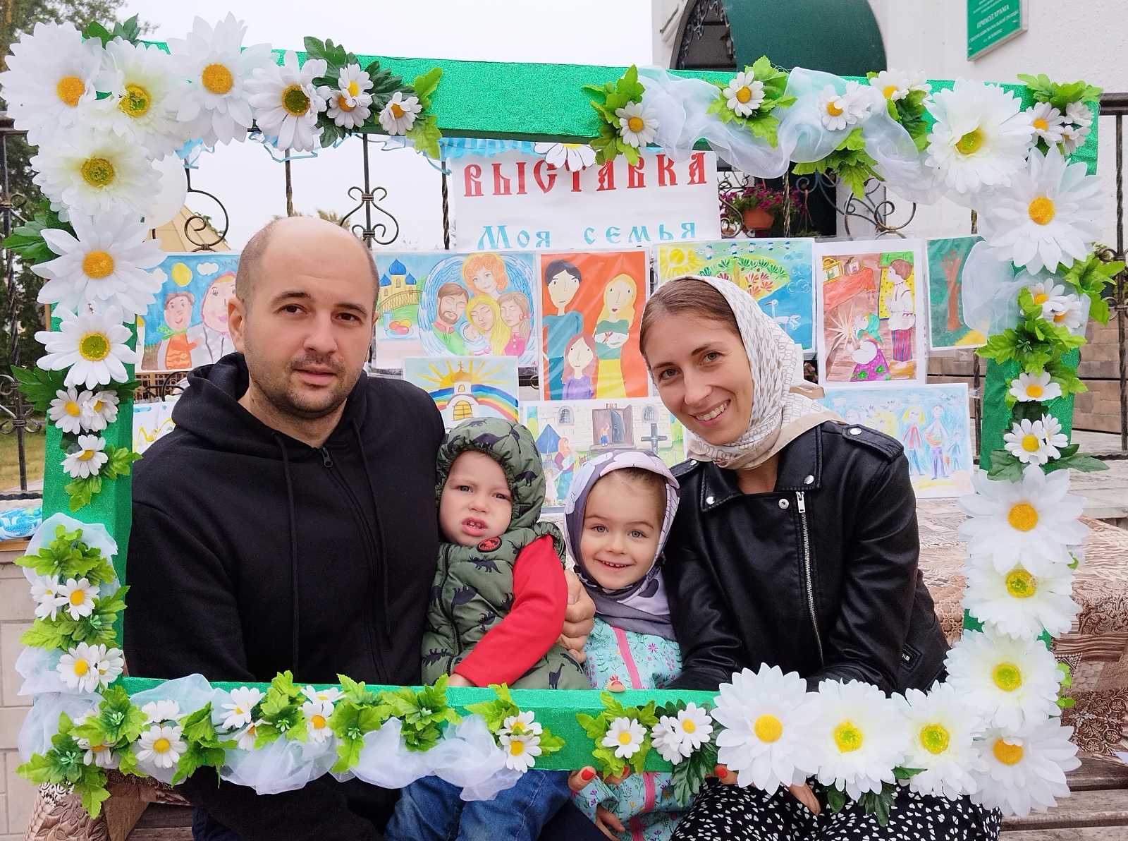 День семьи, любви и верности отметили в приходах Жлобинского благочиния –  Гомельская Епархия